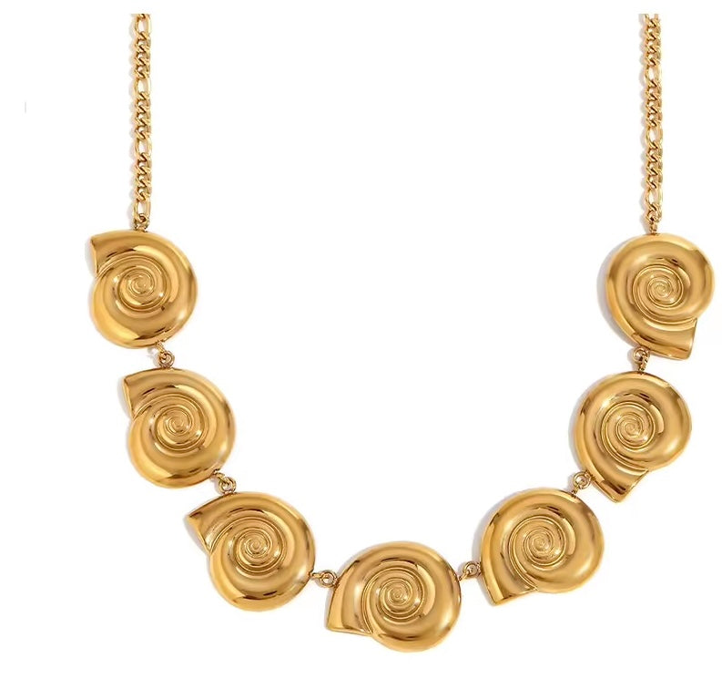Seashell Élan Snail Necklace